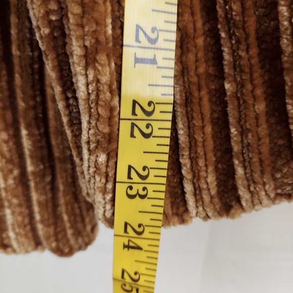 Small Boxy Cropped Sweater With Mock Neck by Chelsea and Theodore - Picture 11 of 11